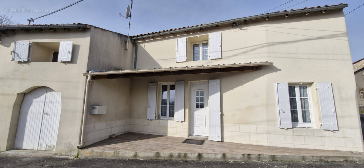 Maison à MORTAGNE-SUR-GIRONDE