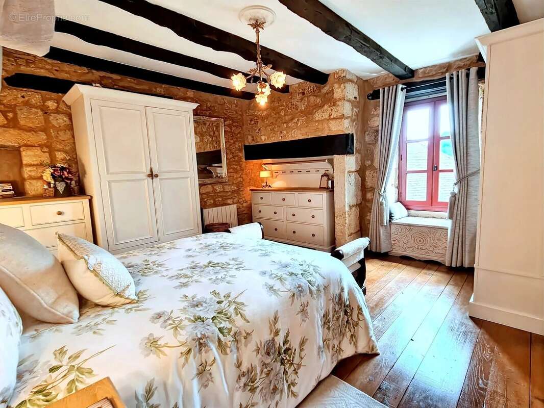 Maison à LA ROQUE-GAGEAC