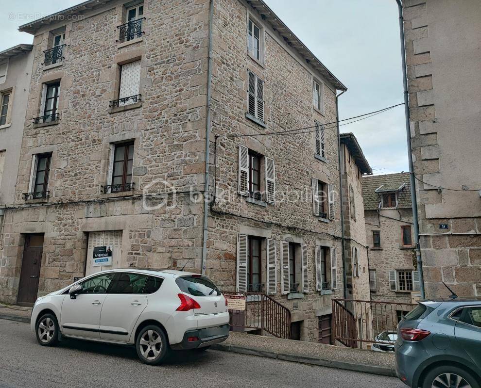 Maison à EYMOUTIERS