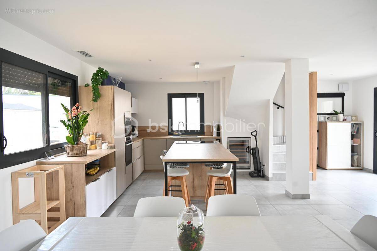 Maison à VENEJAN