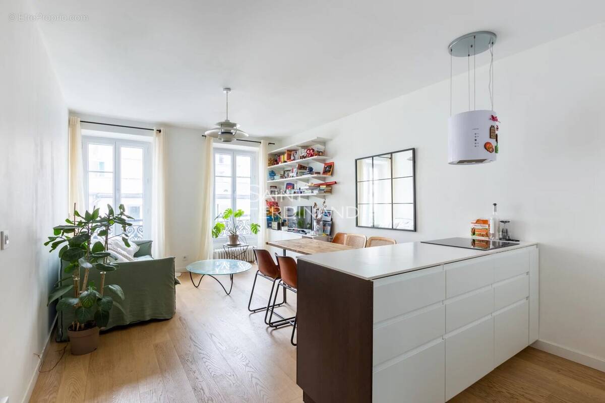 Appartement à PARIS-17E