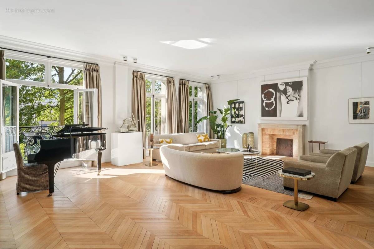 Appartement à NEUILLY-SUR-SEINE