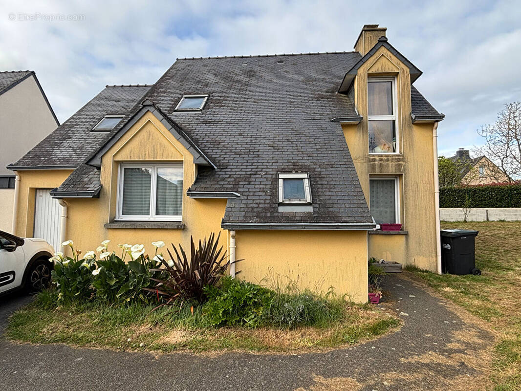 Maison à SAINT-AVE