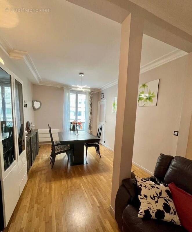 Appartement à PARIS-18E