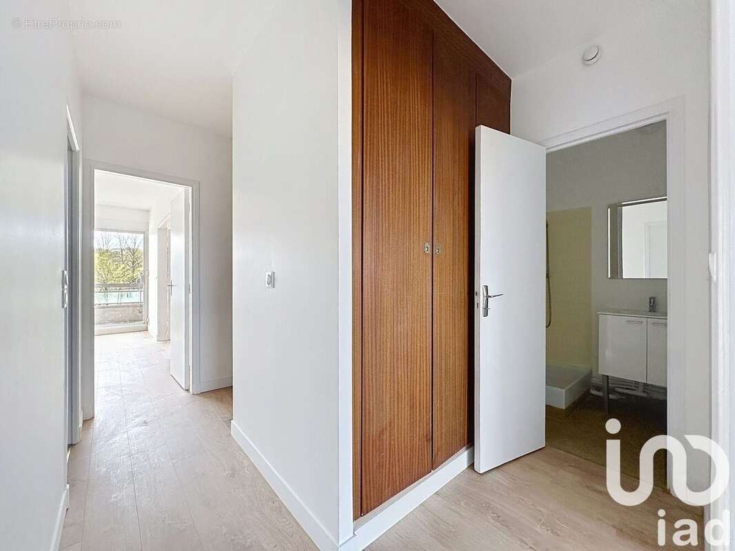 Photo 5 - Appartement à LA CELLE-SAINT-CLOUD