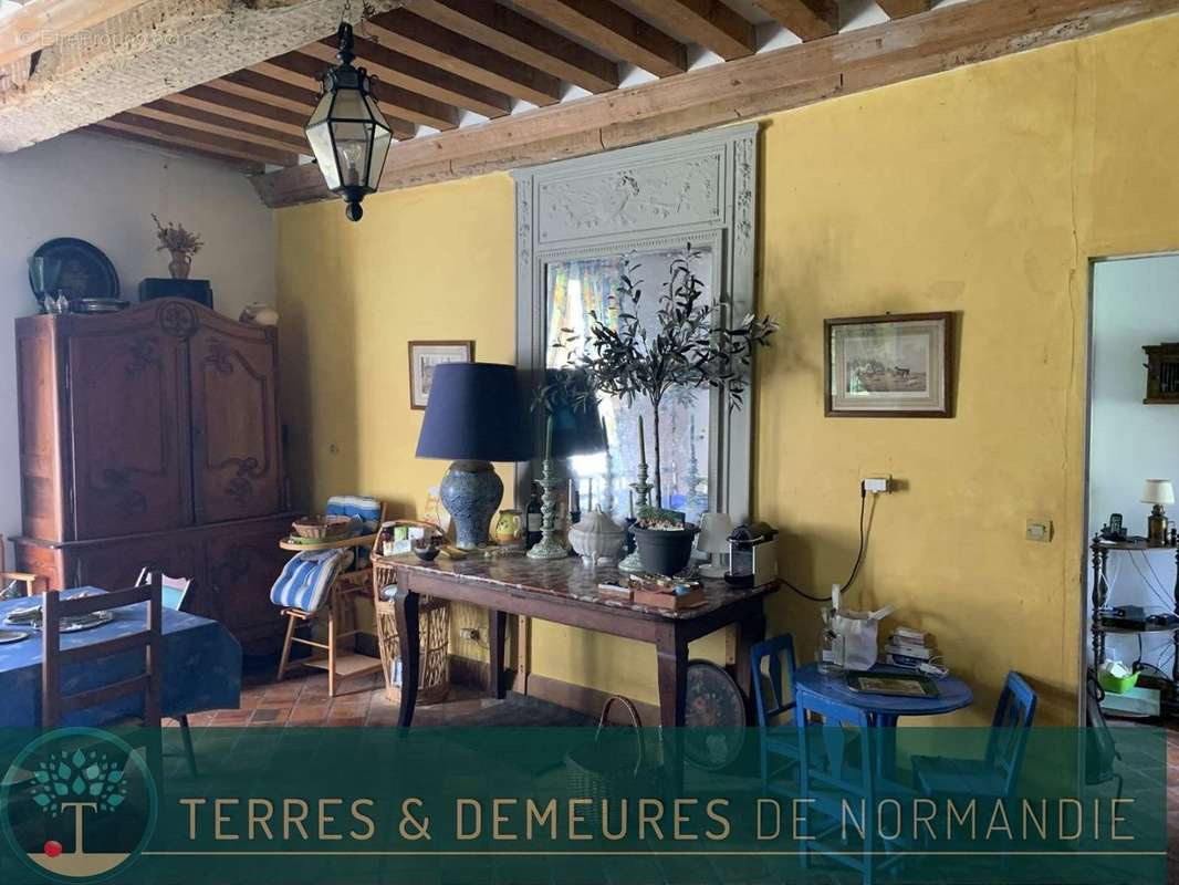 Maison à REUX