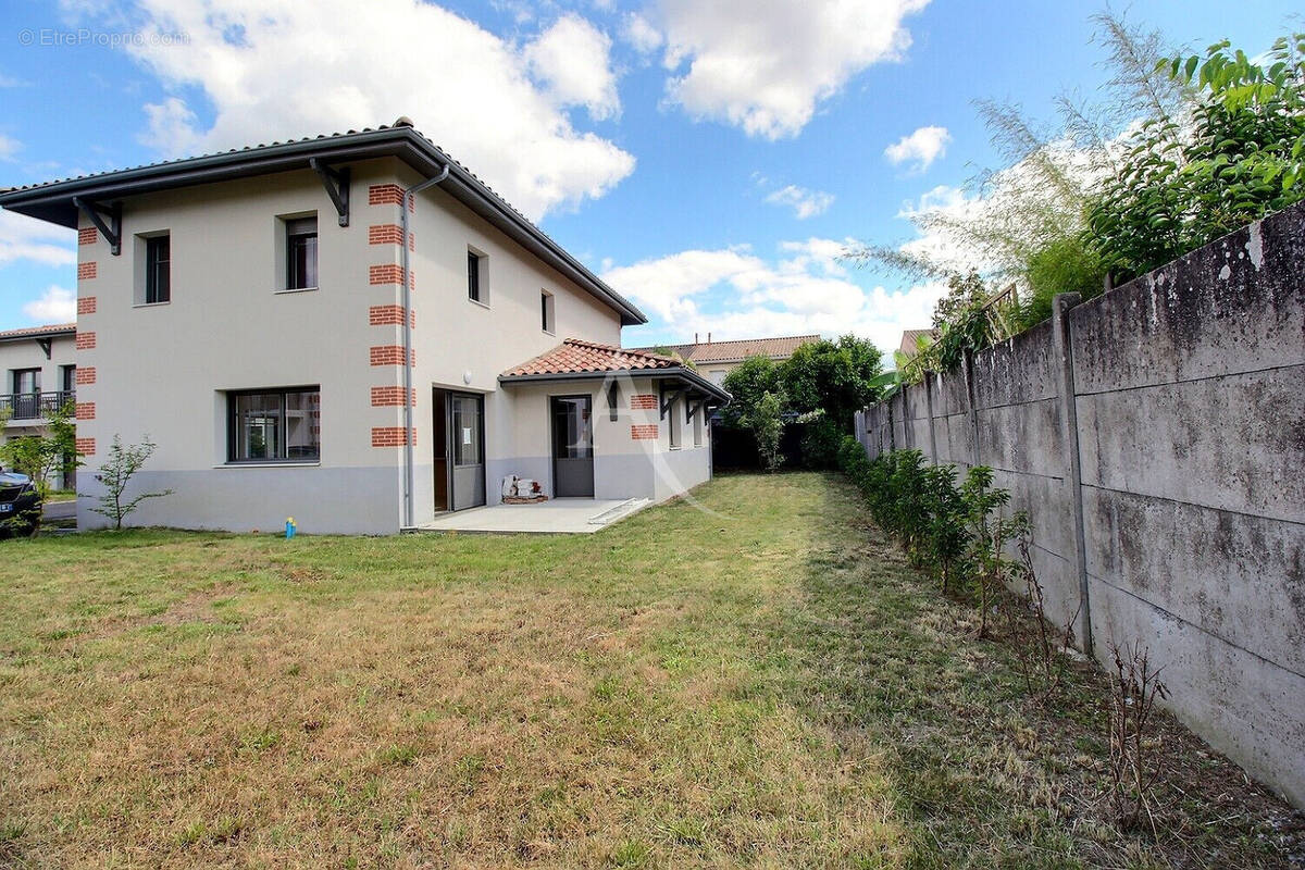 Maison à VILLENAVE-D&#039;ORNON