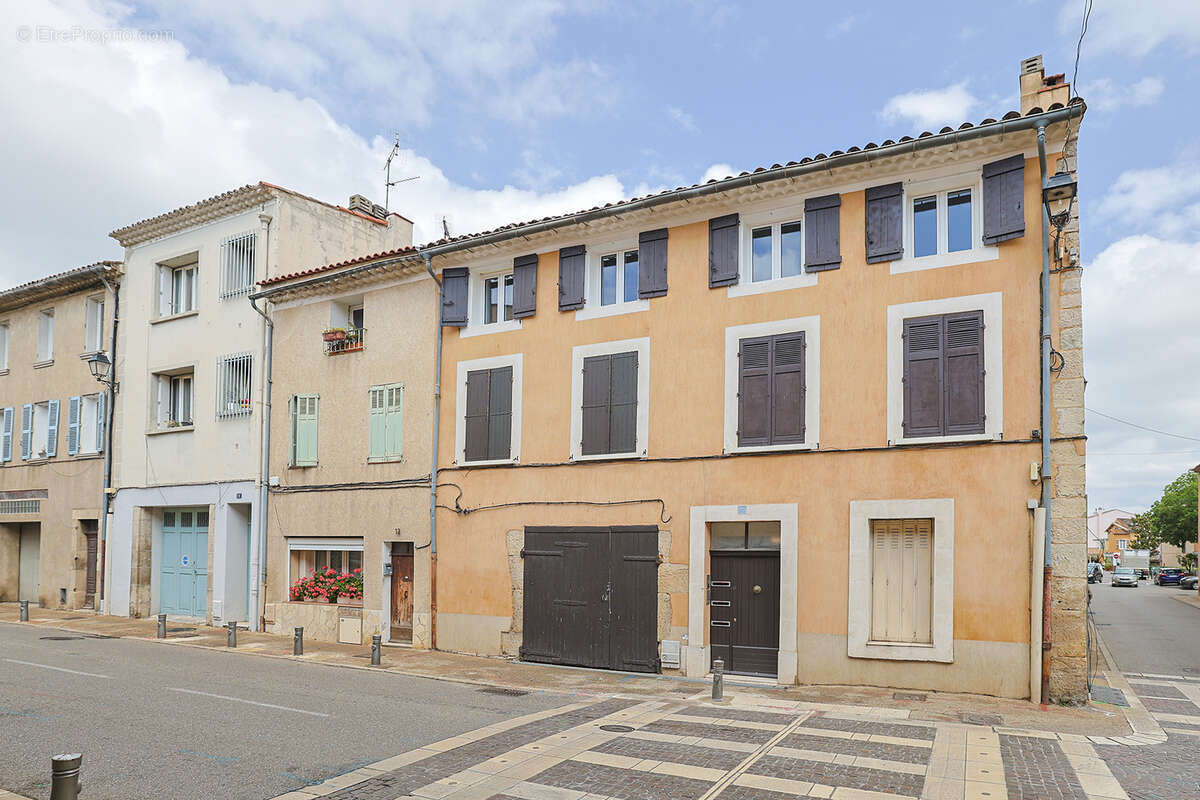 Appartement à SOLLIES-PONT