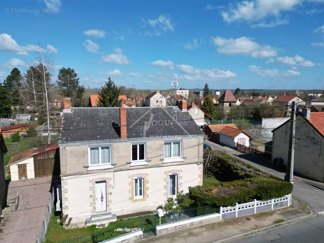 Maison à COSNE-D&#039;ALLIER