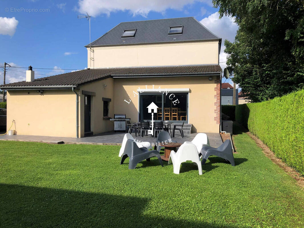 Maison à CROISILLES