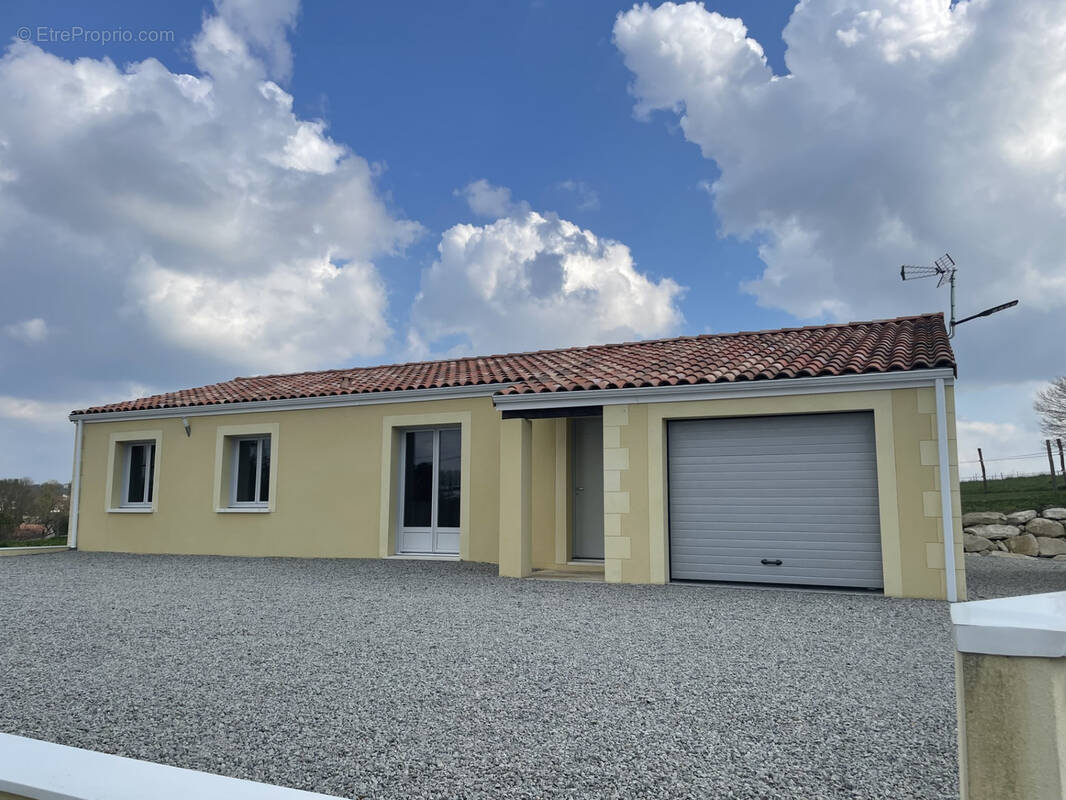 Maison à SALLES-D&#039;ANGLES
