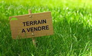 Terrain à LA FERTE-FRENEL
