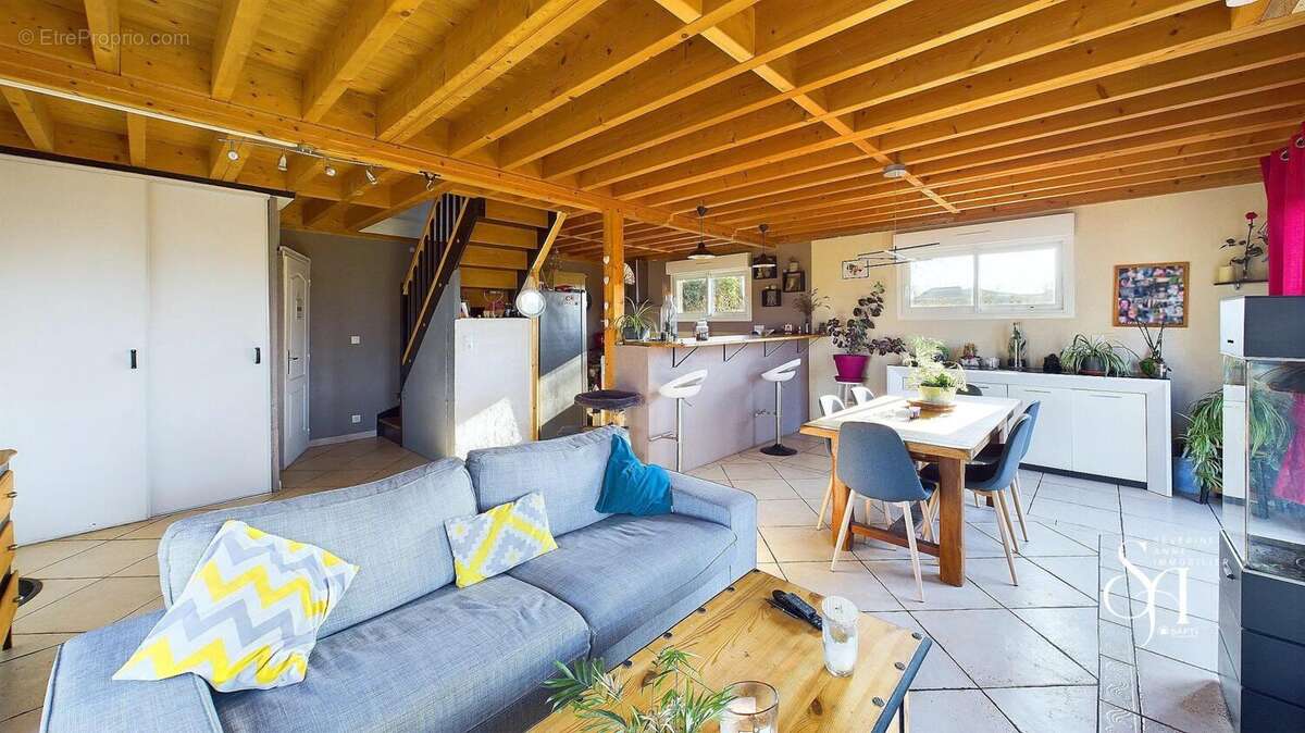 Photo 3 - Maison à SAINT-JULIEN-LE-FAUCON