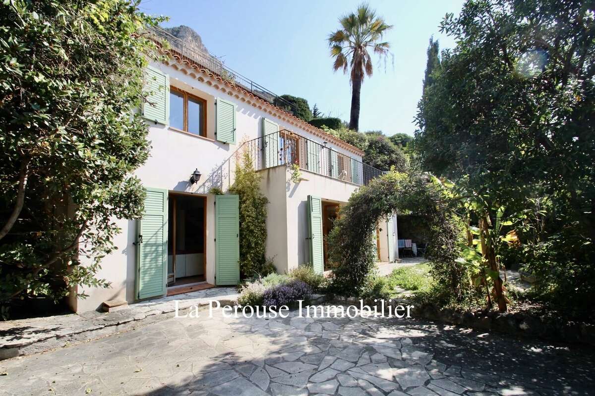 Maison à EZE