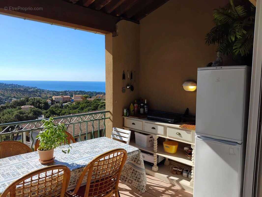 Appartement à ROQUEBRUNE-SUR-ARGENS