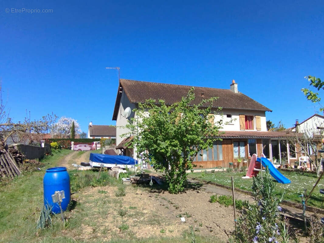 Maison à DANGE-SAINT-ROMAIN