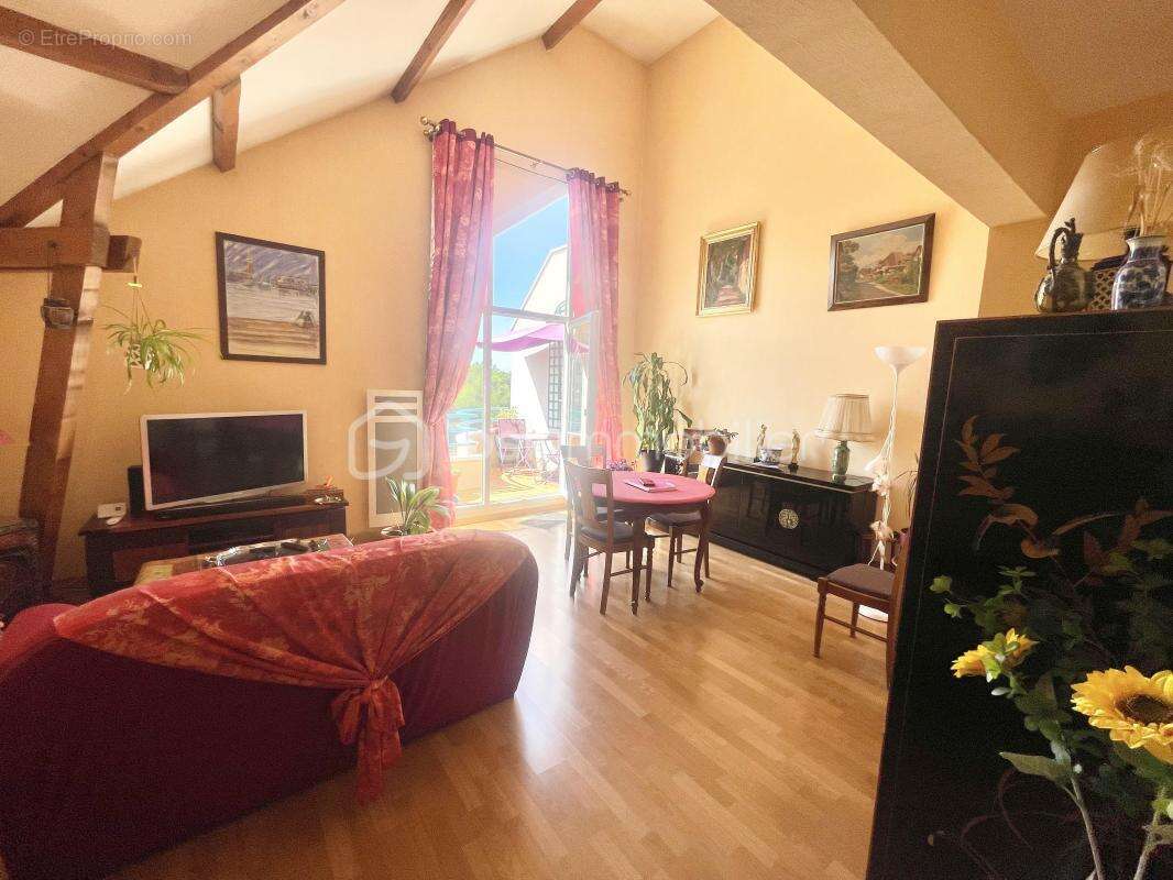 Appartement à BEAUCHAMP