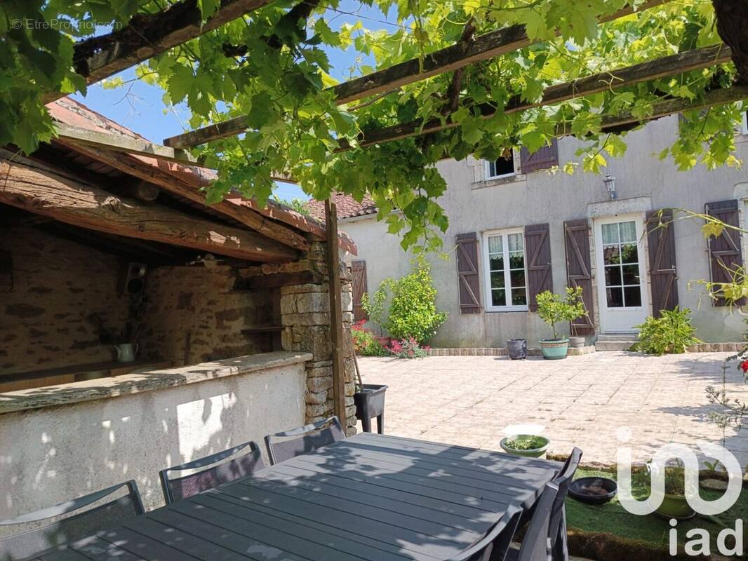 Photo 1 - Maison à BAZOGES-EN-PAREDS