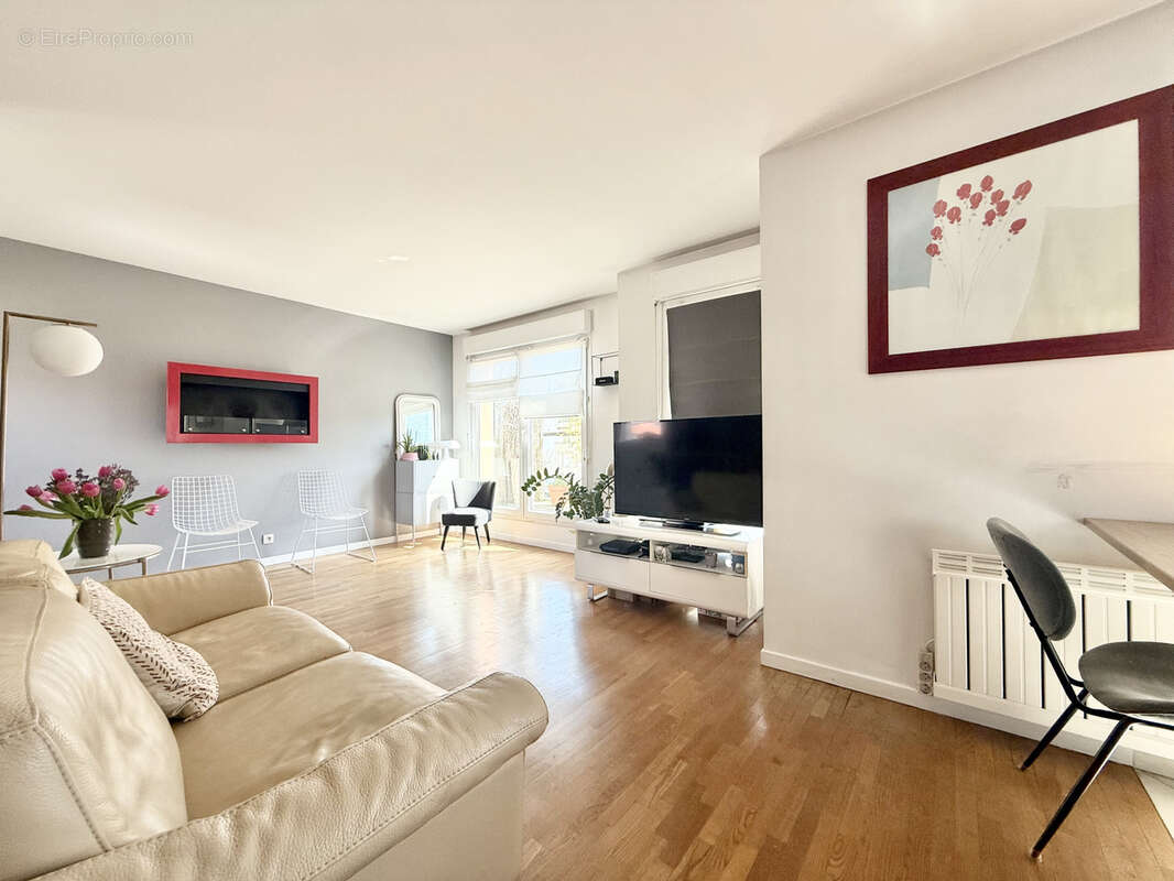 Appartement à COURBEVOIE