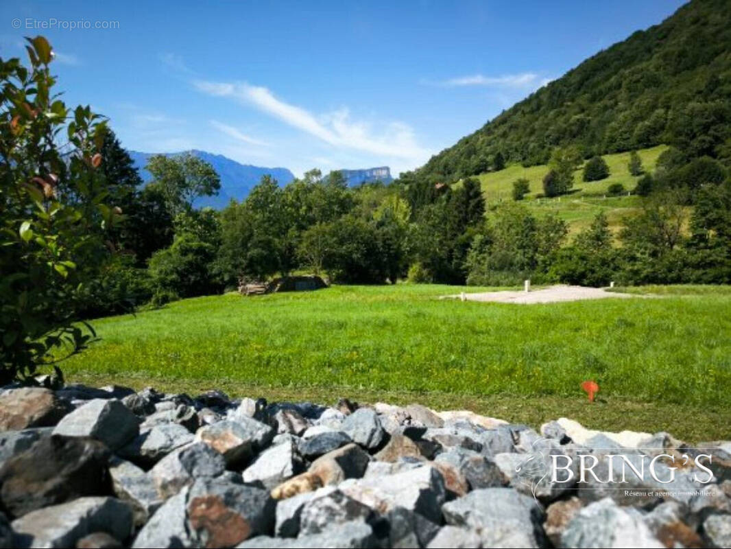 Terrain à POMMIERS-LA-PLACETTE
