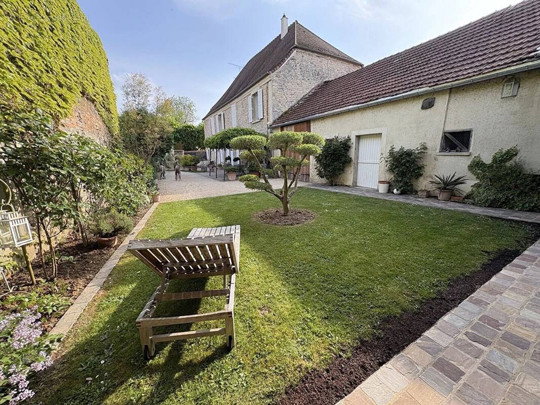 Maison à SAINT-NOM-LA-BRETECHE
