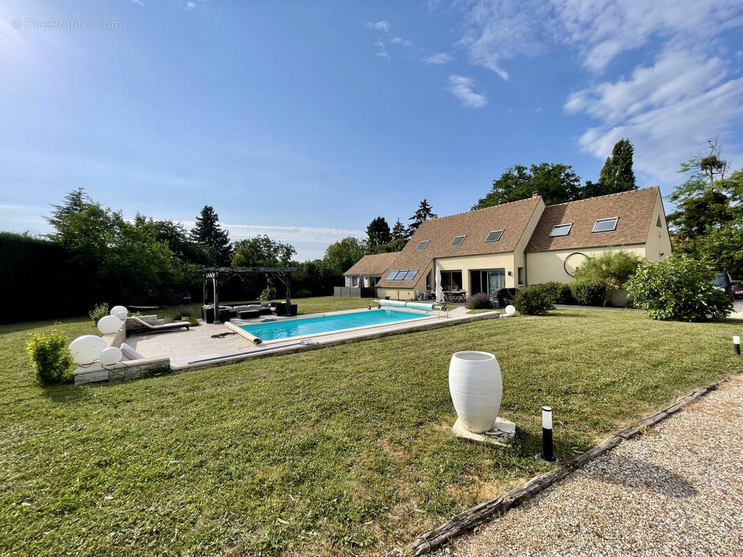 Maison à THOIRY