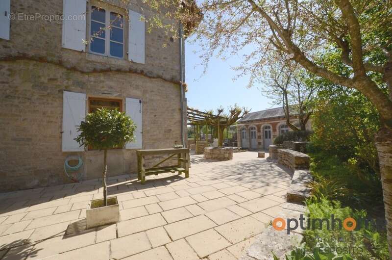 Maison à CHARROUX