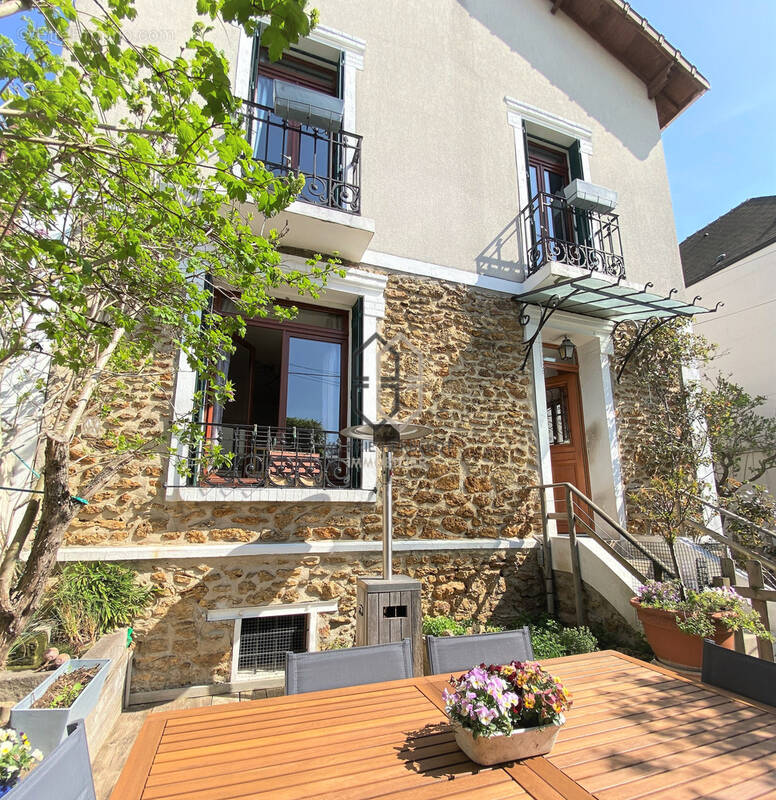 Maison à SAINT-MAUR-DES-FOSSES