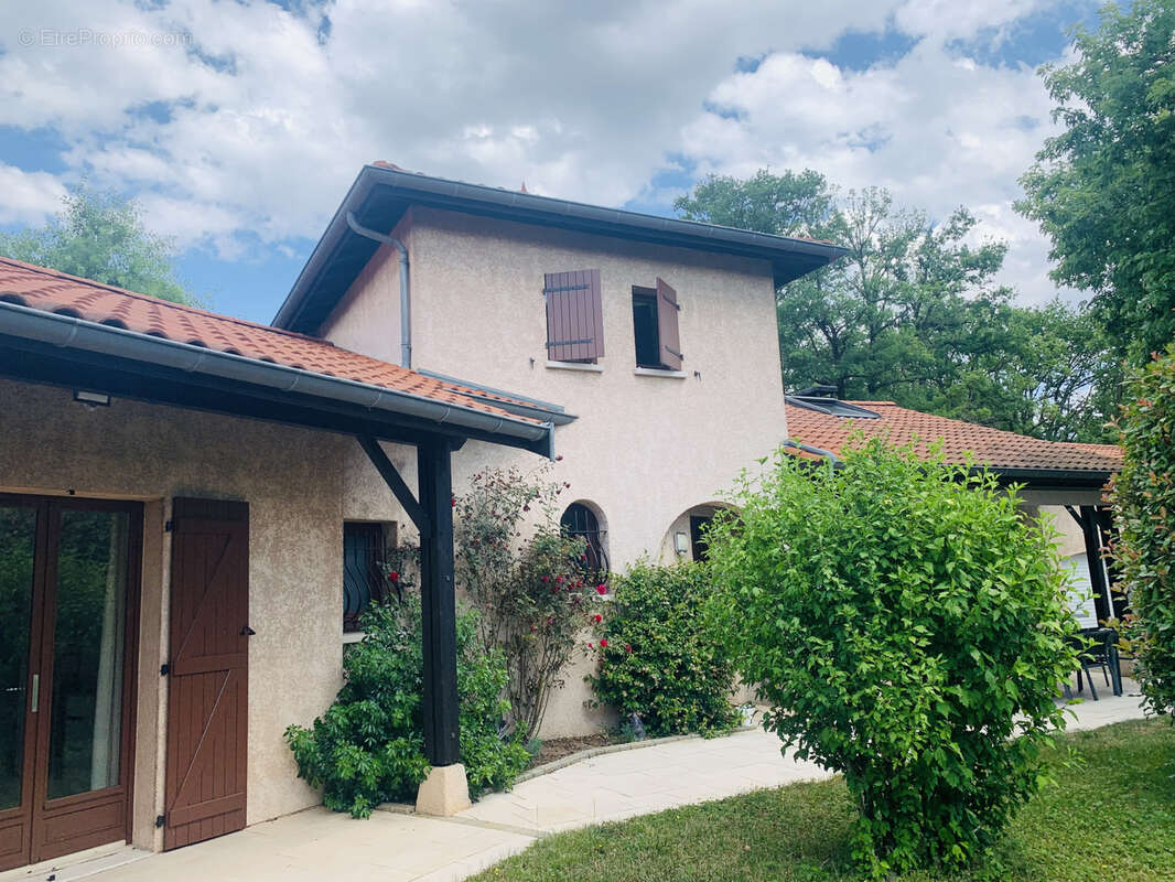 Maison à CHARBONNIERES-LES-BAINS