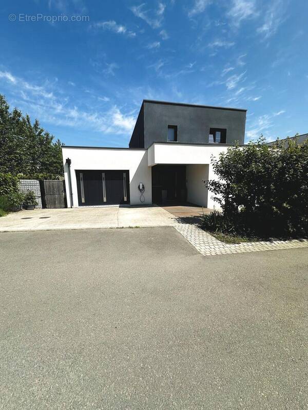Maison à VERN-SUR-SEICHE