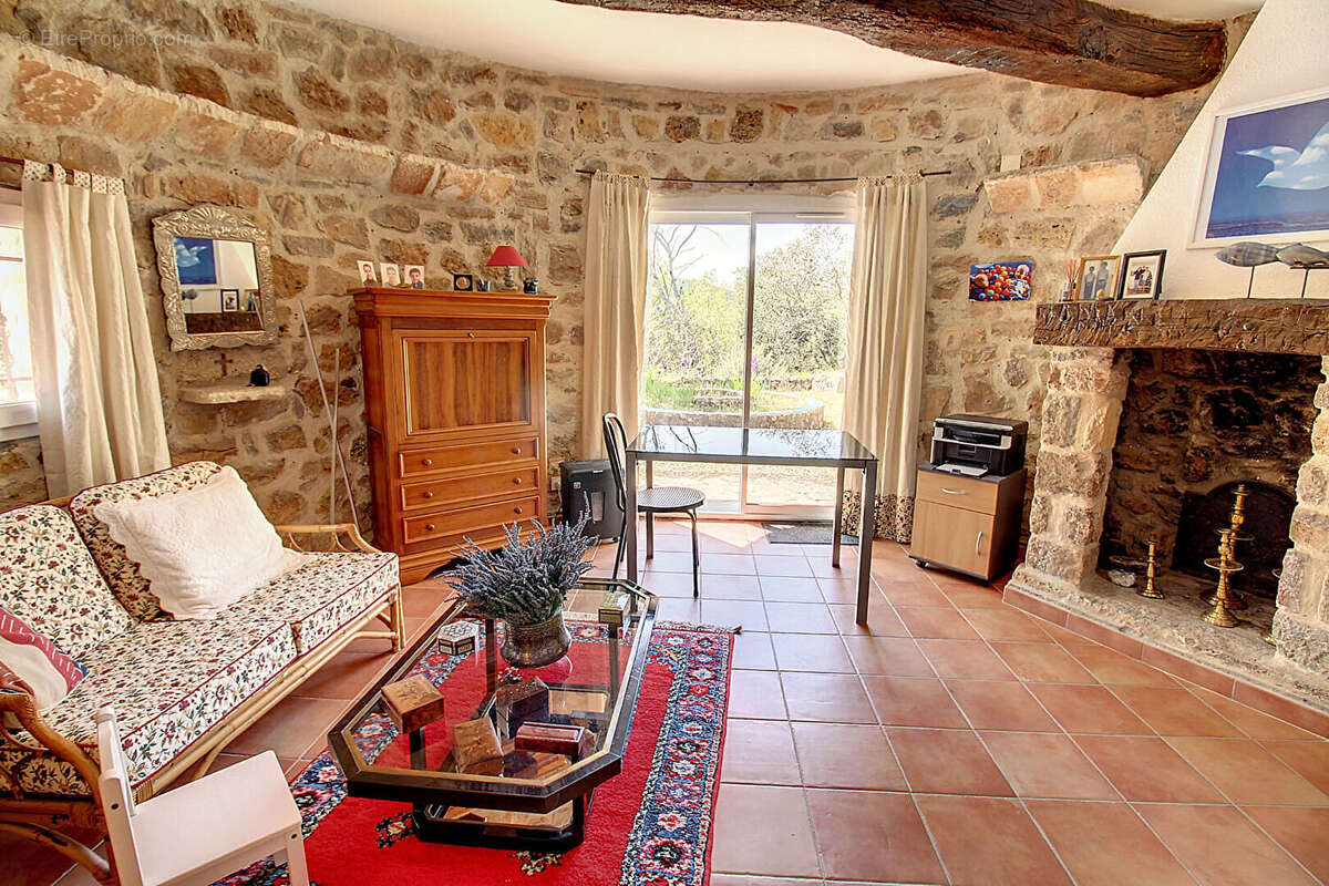 Maison à ENTRECASTEAUX