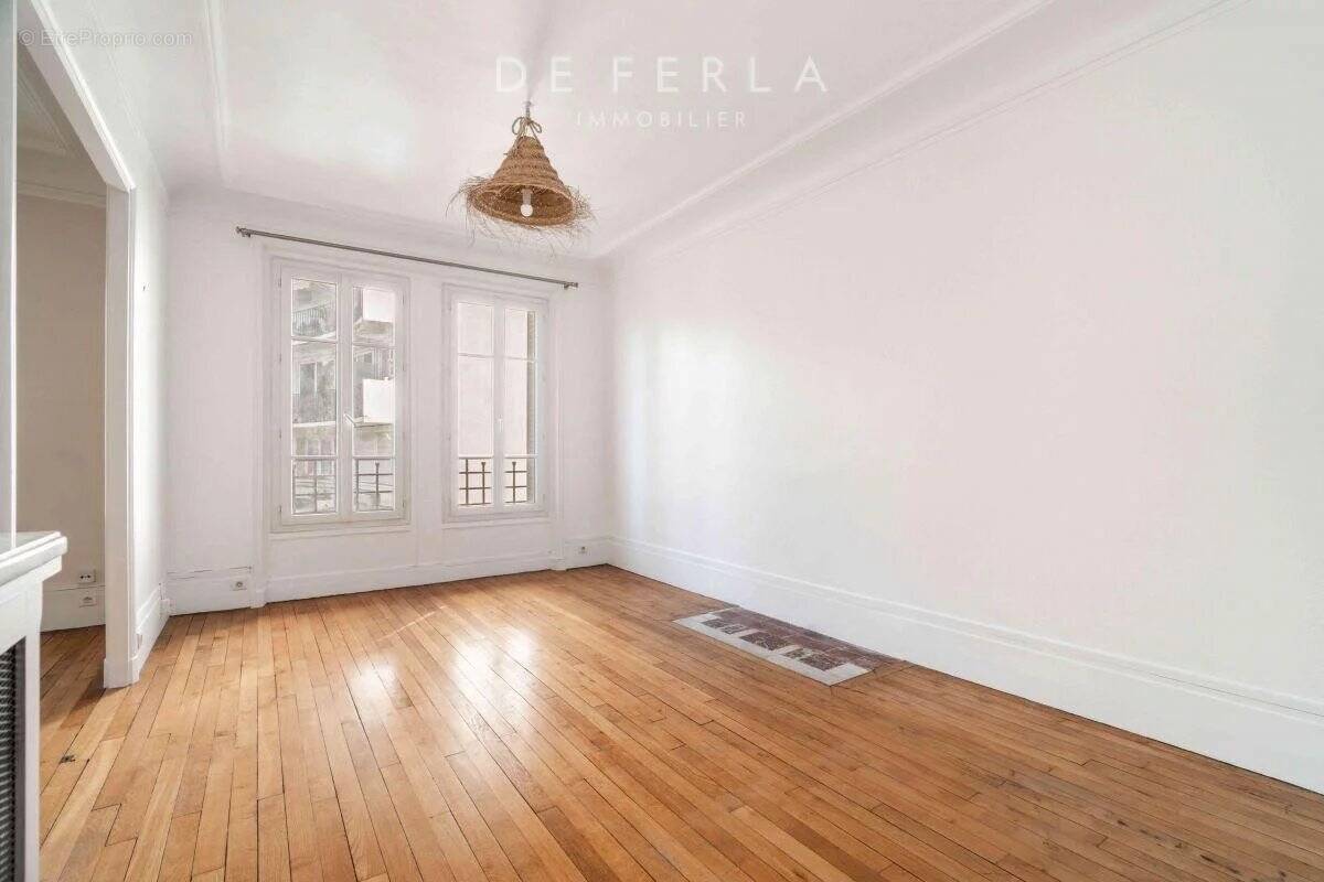 Appartement à PARIS-14E