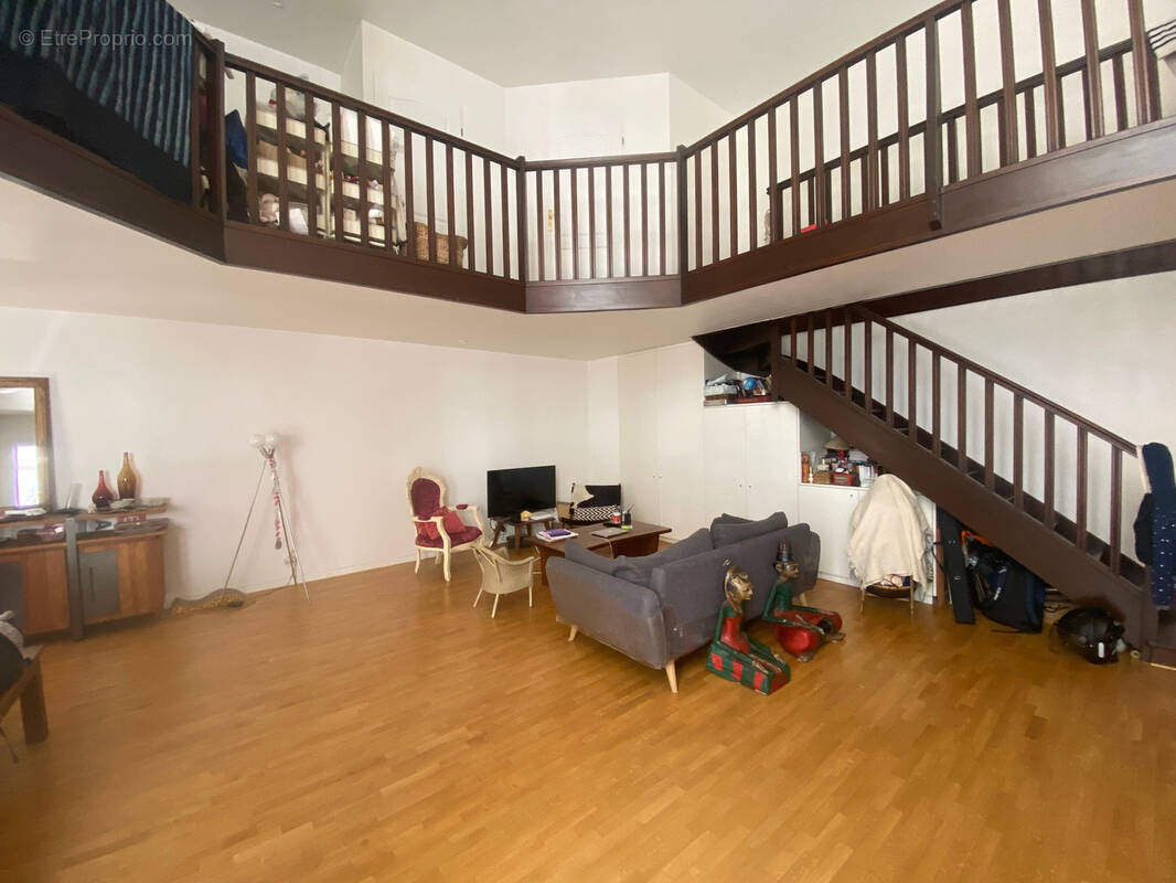 Appartement à COURBEVOIE