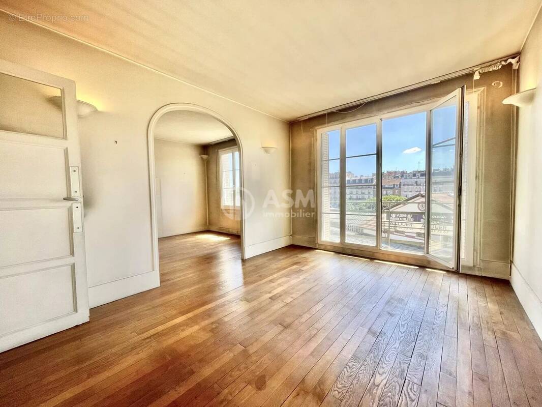 Appartement à COURBEVOIE