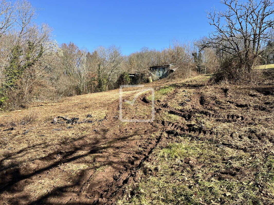 Terrain à MALEMORT-SUR-CORREZE