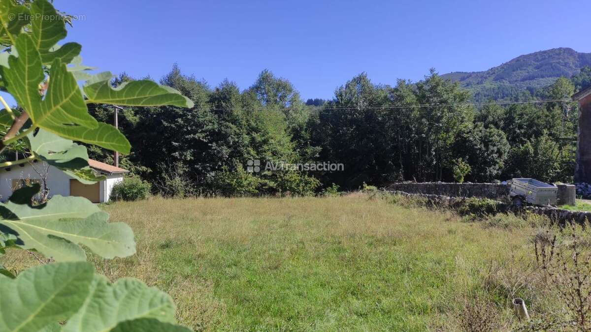 Terrain à JAUJAC