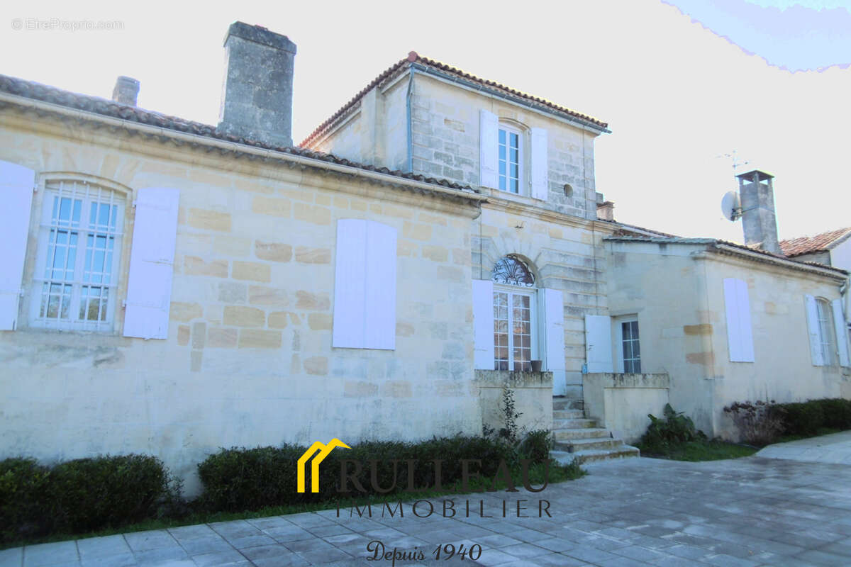 Maison à AMBARES-ET-LAGRAVE