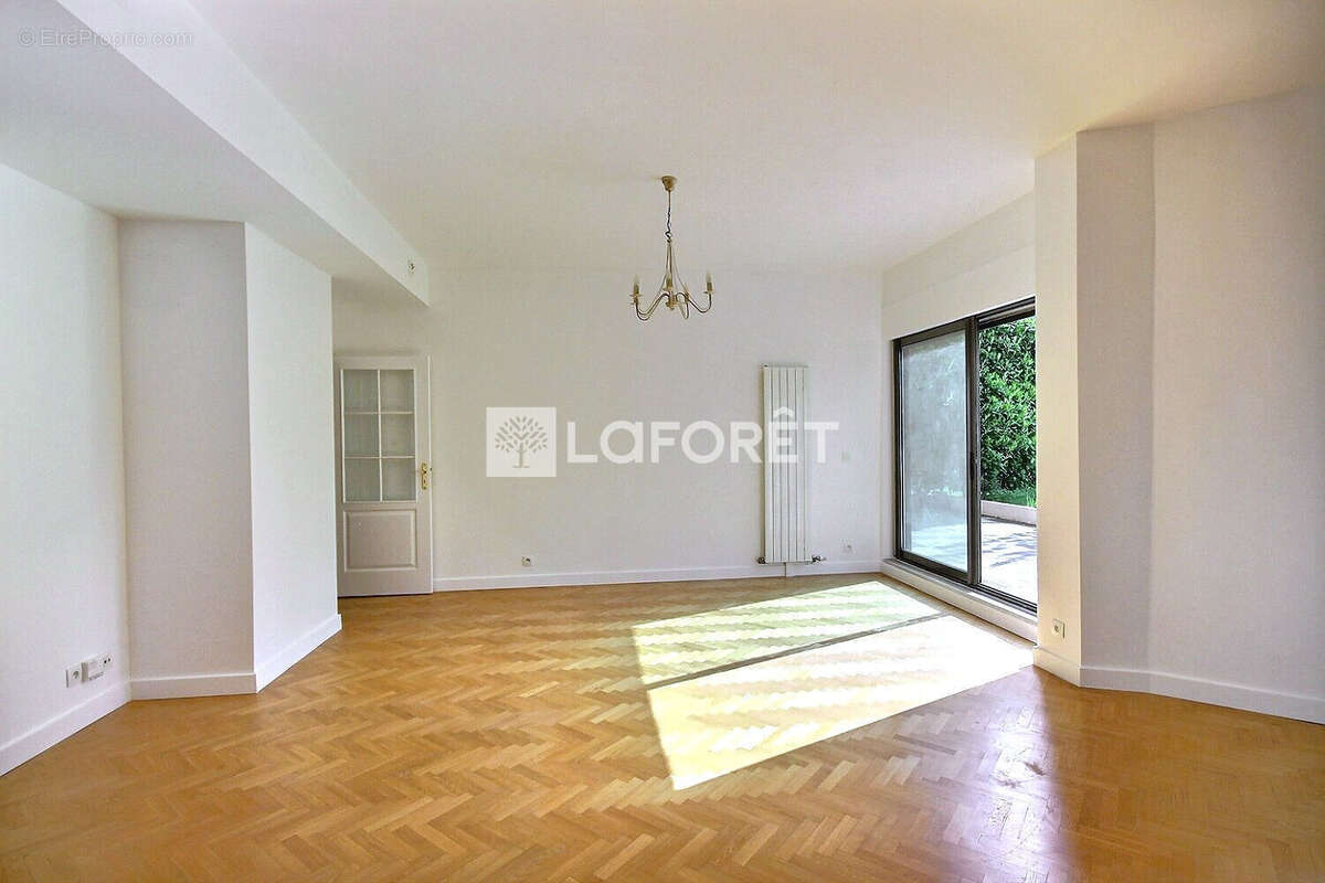 Appartement à SURESNES