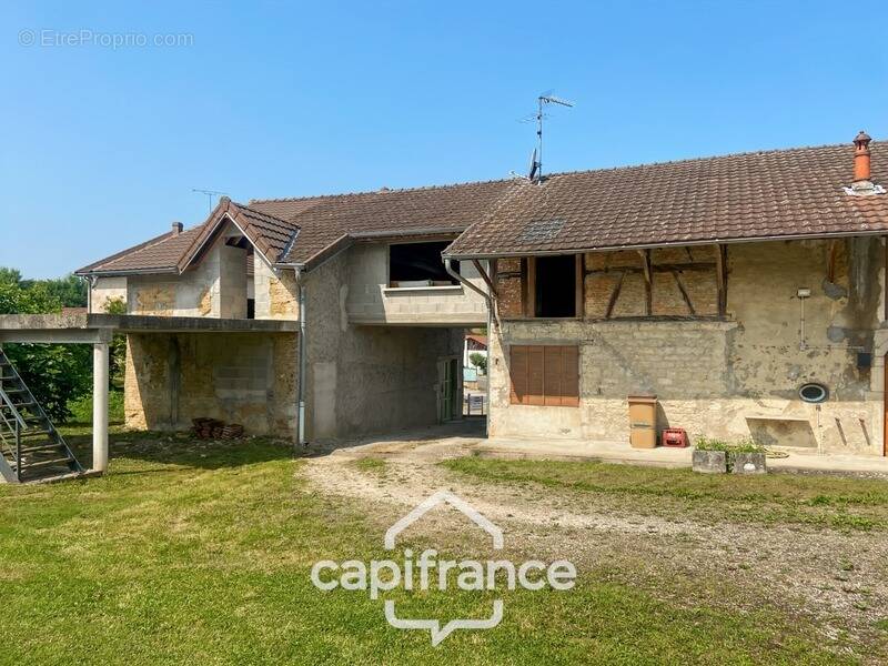 Maison à DOMMARTIN-LES-CUISEAUX