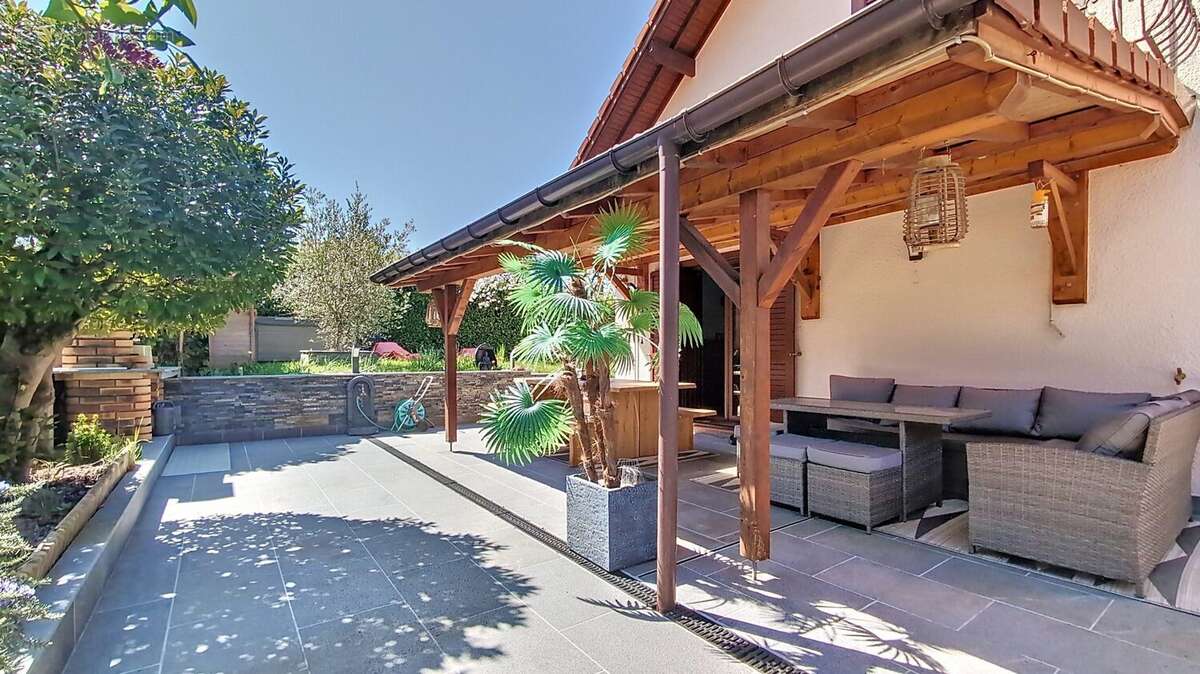 Maison à COLLONGES-SOUS-SALEVE