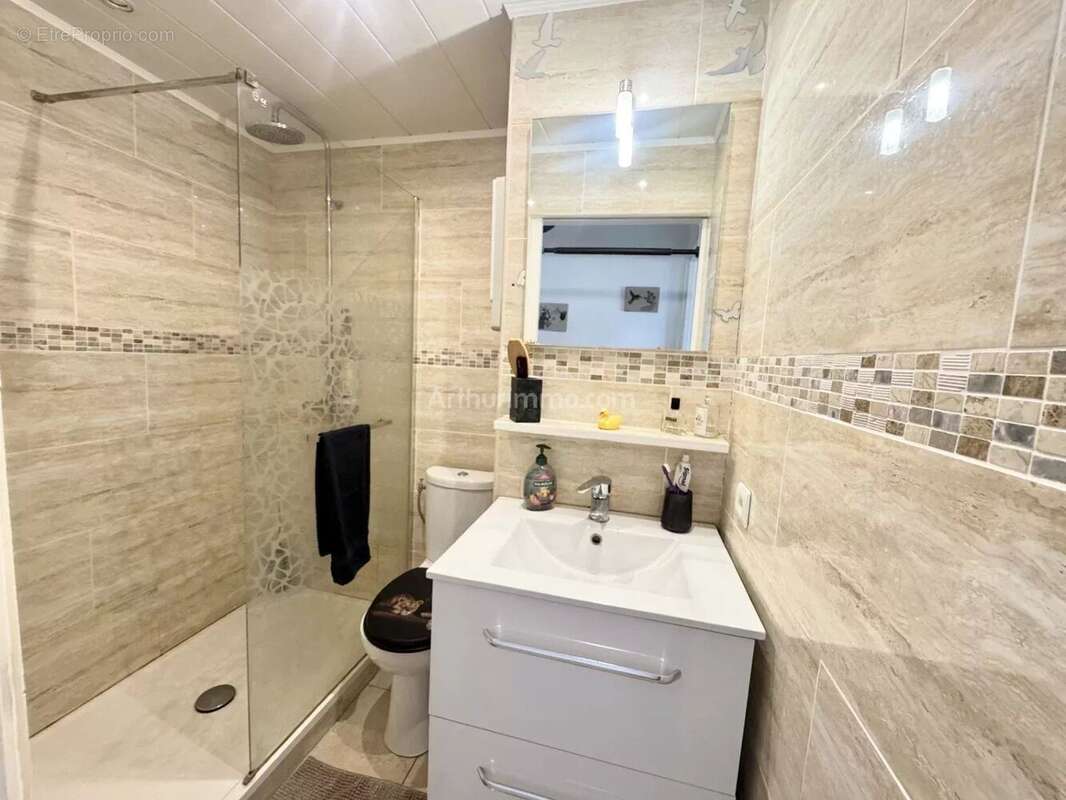 Appartement à SAINT-LAURENT-DU-VAR