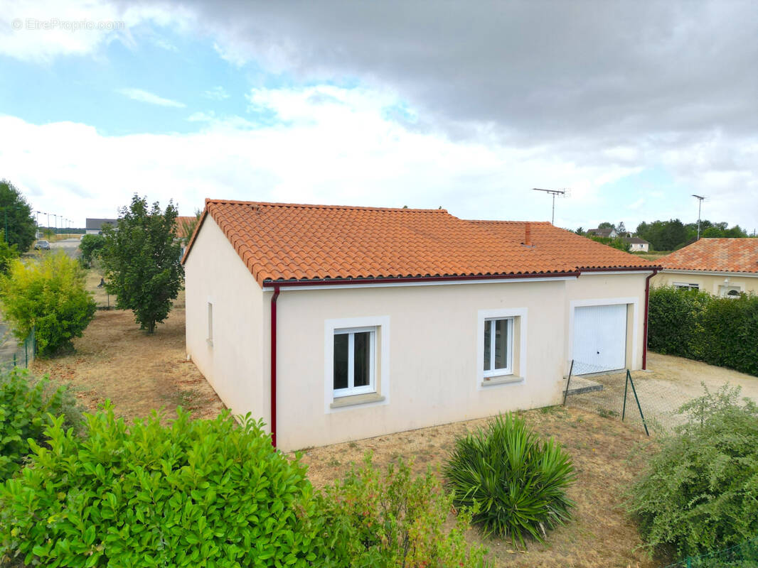 Maison à VOUNEUIL-SOUS-BIARD