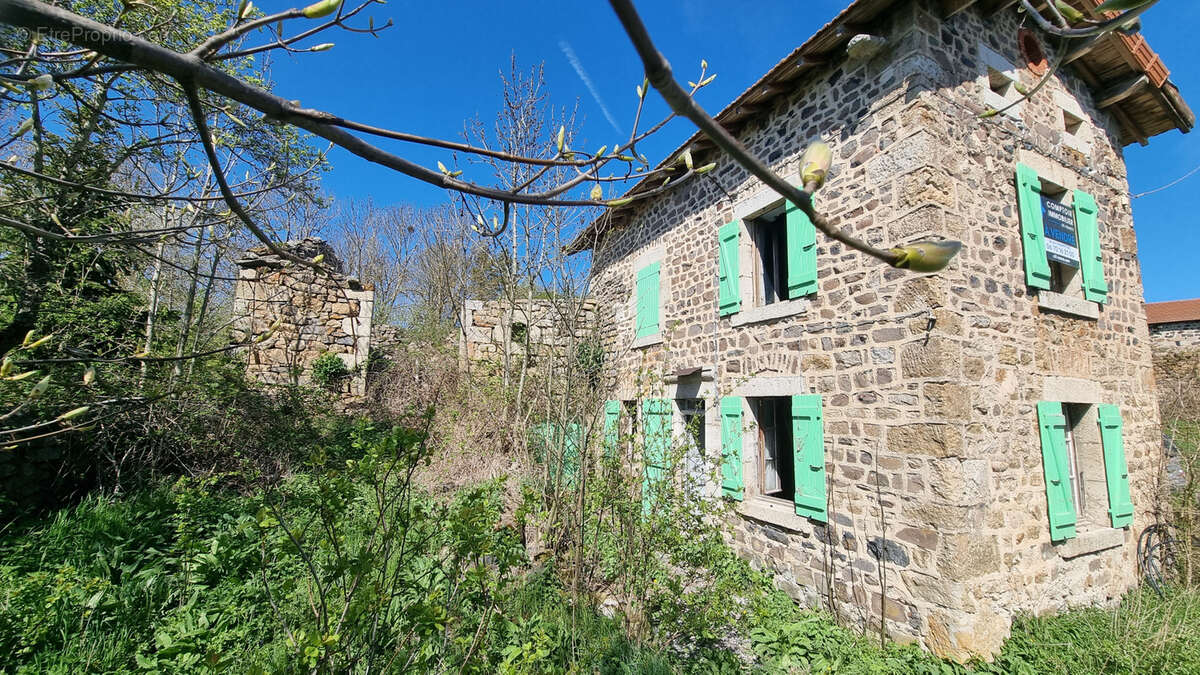 Maison à LE LAC-D&#039;ISSARLES