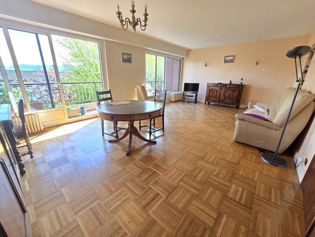 Appartement à CRAN-GEVRIER