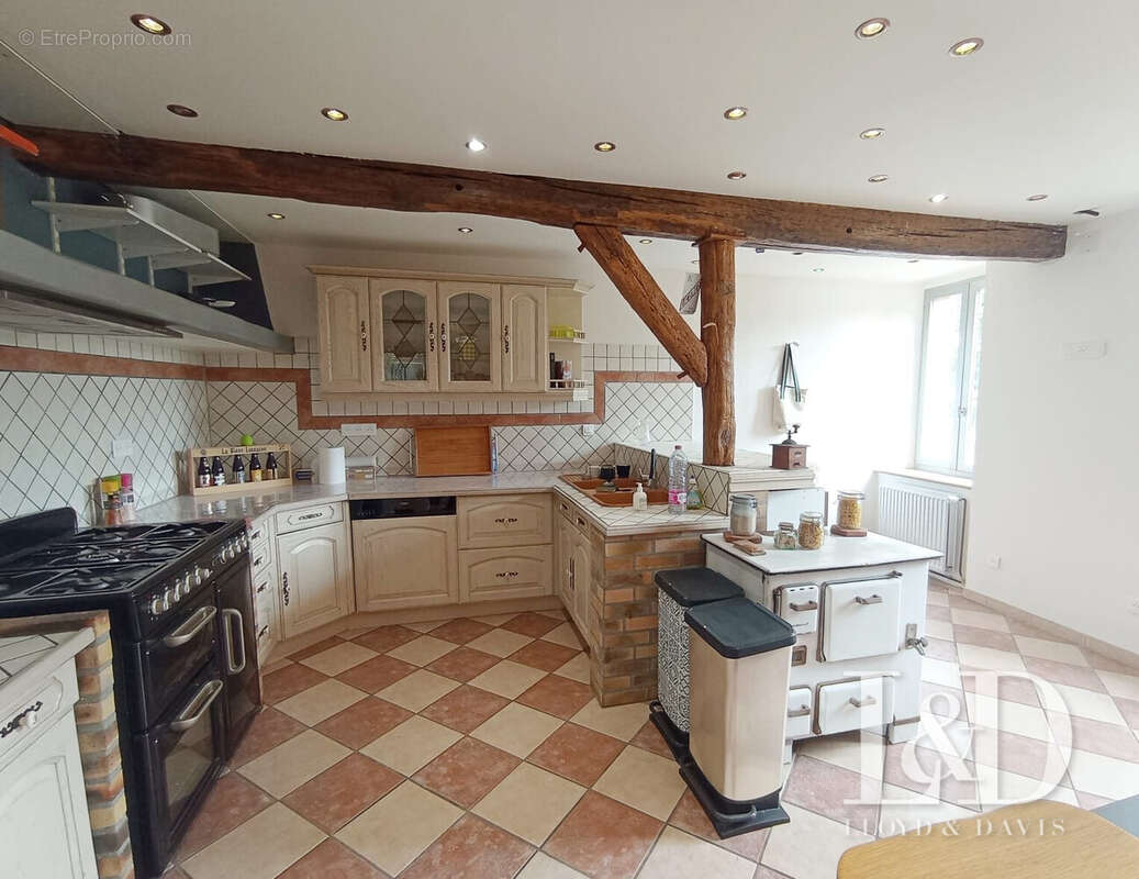 Maison à LES CLERIMOIS