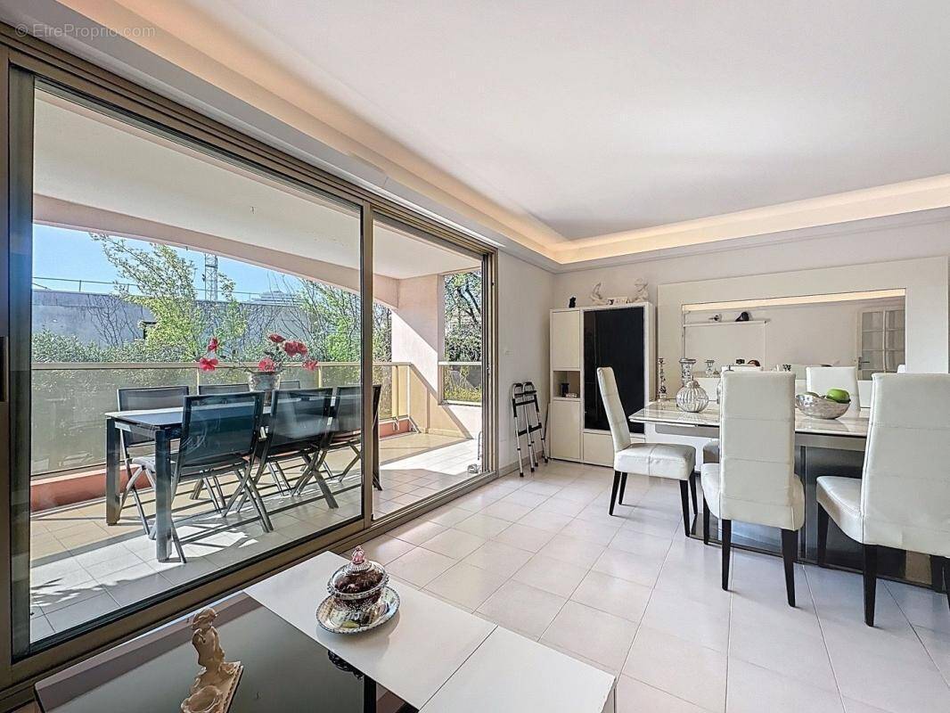 Appartement à VILLENEUVE-LOUBET