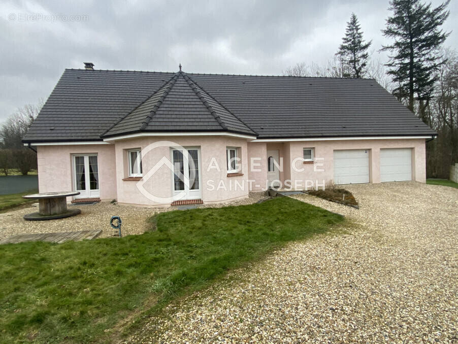 Maison à YERVILLE