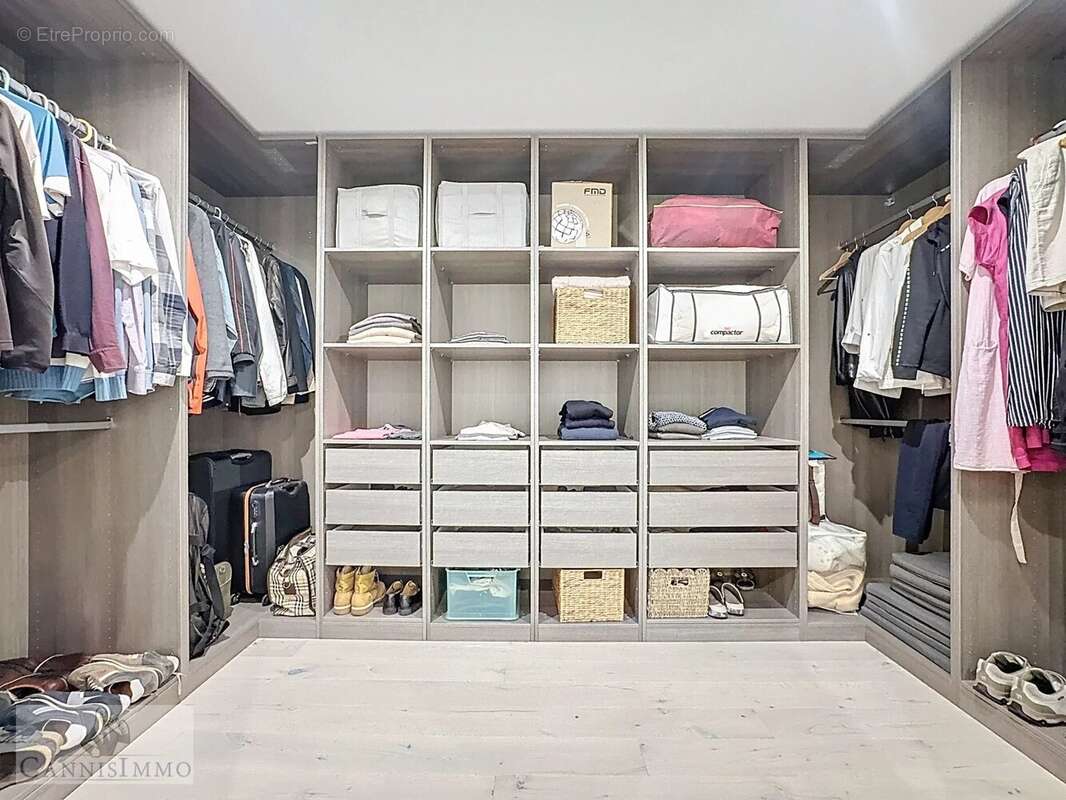 Appartement à MANDELIEU-LA-NAPOULE