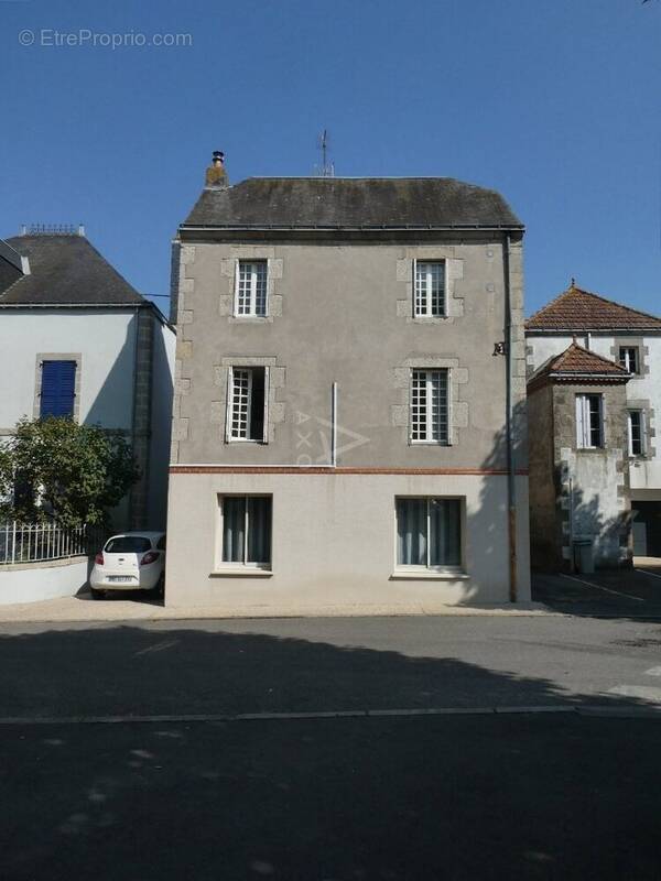 Maison à MONTAIGU