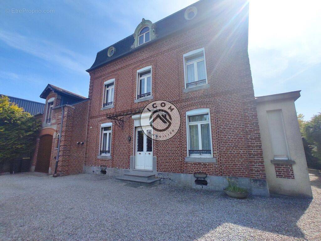 Maison à AVESNELLES